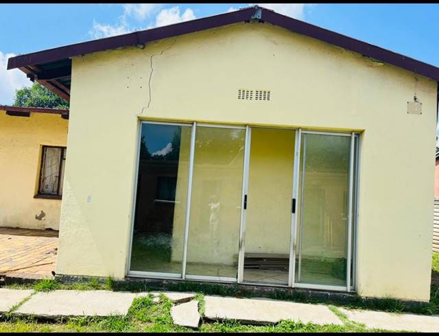 8 BEDROOM HOUSE FOR SALE IN SASOLBURG CENTRAL